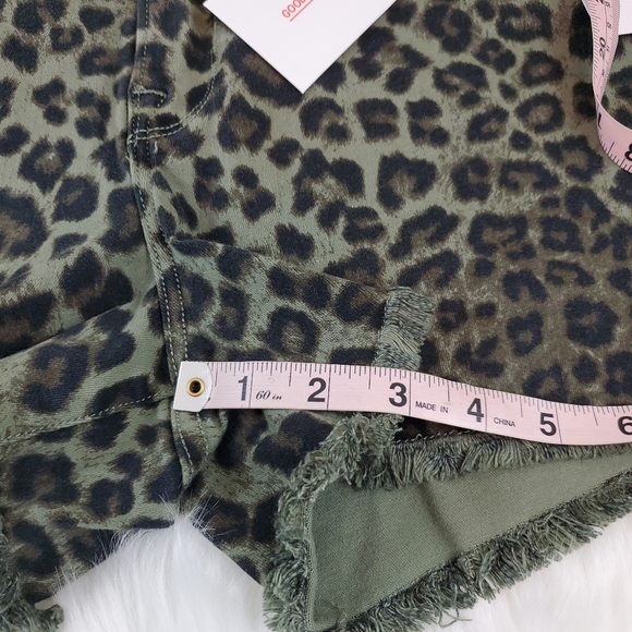 Good American Sz 8 Olive Cut Off Leopard Shorts - Picture 10 of 12